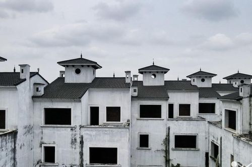 Hoang lạnh trong khu biệt thự 'ma' ở Hà Nội, xôn xao thương vụ tỷ đô