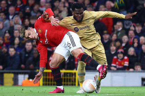 MU cân nhắc ký Kessie, Liverpool lấy Gravenberch