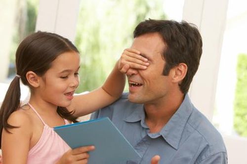 Thư bố gửi con gái tuổi mới lớn: 'Mọi thứ bên ngoài chỉ là nhất thời'