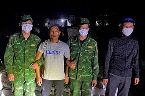 Vận chuyển, cất giấu 1,5 tấn đường cát lậu trong đống trấu