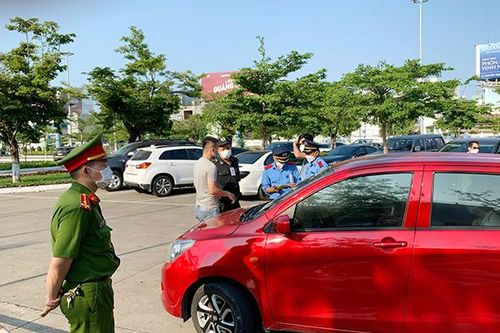 Phát hiện thủ đoạn sử dụng vé đỗ xe giả để chặt chém du khách tại sân bay Đà Nẵng