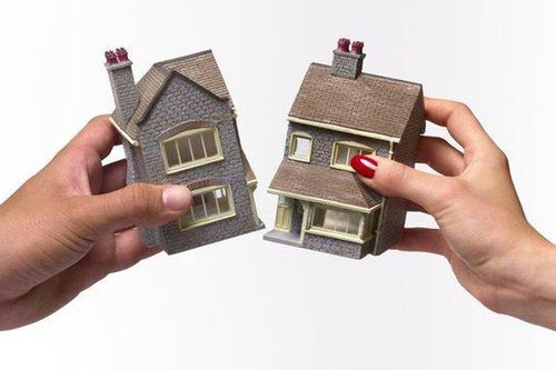 Vợ chồng xây nhà trên đất bố mẹ cho, khi ly hôn vợ có được chia không?