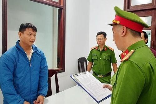 Bắt tạm giam ba đối tượng cầm đầu nhóm chiếm đoạt tiền của 300 chủ thẻ tín dụng