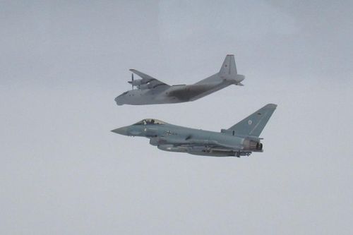 Vận tải cơ An-12 Nga vừa bị tiêm kích NATO áp sát