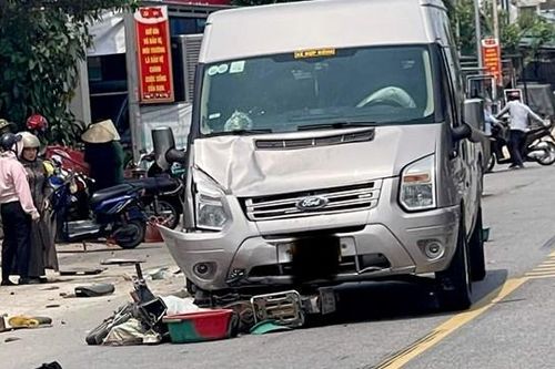 Va chạm với ô tô, người phụ nữ đi xe máy tử vong tại chỗ