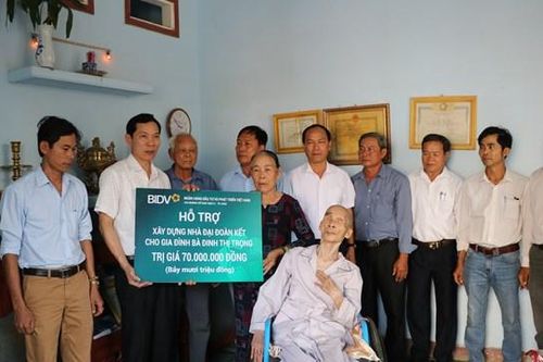 Quảng Ngãi: Bàn giao nhà Đại đoàn kết cho người nghèo
