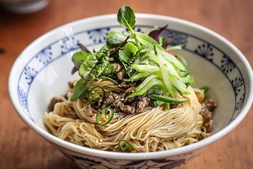 Cách làm mì trộn thịt bò kiểu Hàn Quốc