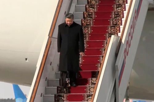 Chuyên cơ chở ông Tập đáp xuống Moscow
