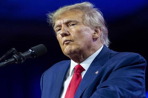 Ông Trump được giải vây nhờ nhân chứng vụ dàn xếp ''bịt miệng' 2 phụ nữ?