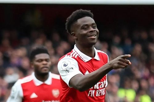 Saka ghi cú đúp, Arsenal đè bẹp Crystal Palace để bứt xa Man City 8 điểm