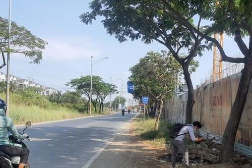 Điều tra vụ nam shipper gục chết cạnh xe máy bên vệ đường