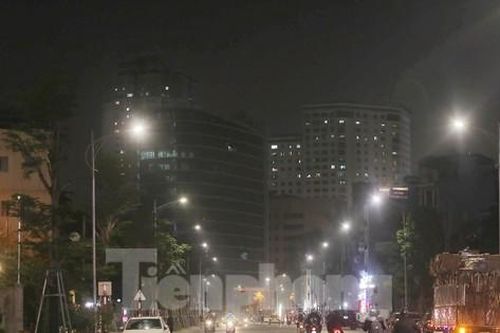 Bật thêm đèn, tuyến đường trăm tỷ giữa Thủ đô 'bừng sáng'
