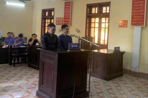 Tấn công, lăng mạ cảnh sát sau khi gây tai nạn