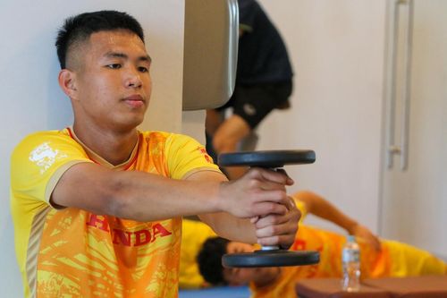 U23 Việt Nam căng sức tập tạ chờ đấu Iraq