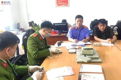 VKSND tỉnh Hòa Bình: Phê chuẩn khởi tố 2 đối tượng vận chuyển trái phép 20 bánh heroin