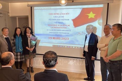 Ra mắt Câu lạc bộ yêu biển đảo Việt Nam tại Pháp