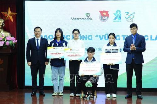 Triển khai học bổng 'Vững tương lai' hỗ trợ học sinh, sinh viên khó khăn
