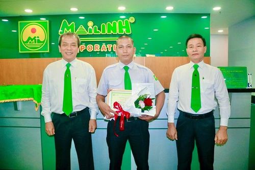 Hạnh phúc nhân đôi với lái xe Mai Linh đỡ đẻ thành công trên xe taxi