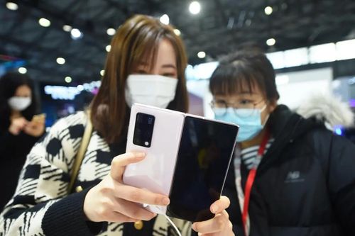 Gene Z không mấy mặn mà với smartphone gập
