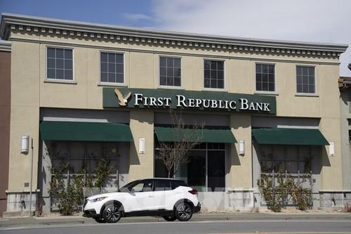 S&P liên tiếp hạ bậc xếp hạng tín nhiệm của ngân hàng First Republic