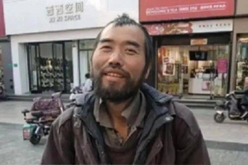 Thủ khoa đại học, sau 26 năm 'vui vẻ' trở thành ăn xin