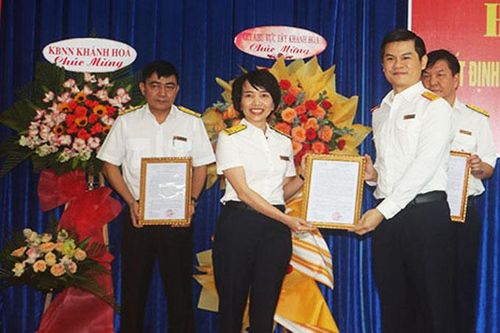 Công bố và trao các quyết định về công tác cán bộ Cục Thuế tỉnh Khánh Hòa