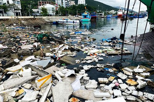 Nha Trang: Tăng cường xử lý rác thải ra sông, biển