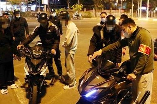 Cảnh sát 141 hóa trang tóm loạt quái xế chạy xe máy độ pô