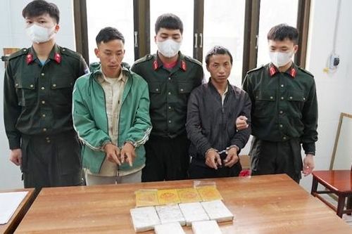 Bao tải dứa có chăn bông cuộn thêm 10 bánh heroin