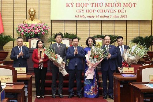 Thủ tướng phê chuẩn kết quả bầu, bãi nhiệm Phó Chủ tịch Hà Nội