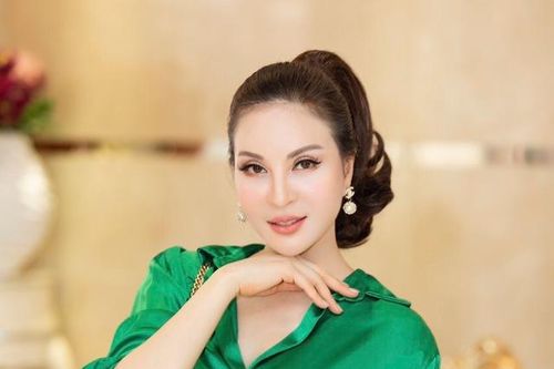 Học chiêu 'giấu tuổi' qua trang phục từ MC Thanh Mai