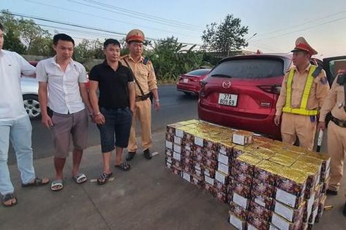 Phát hiện hơn 3 tạ pháo nổ 'ngụy trang' trong thùng sữa