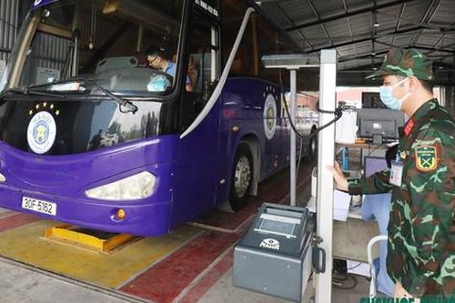 Lực lượng quân sự trong ngày đầu hỗ trợ kiểm định xe cơ giới