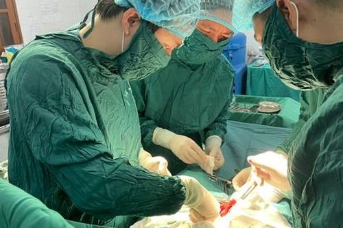 Y tế huyện đảo Bạch Long Vĩ cứu sống bệnh nhân viêm ruột thừa ngày thứ 3