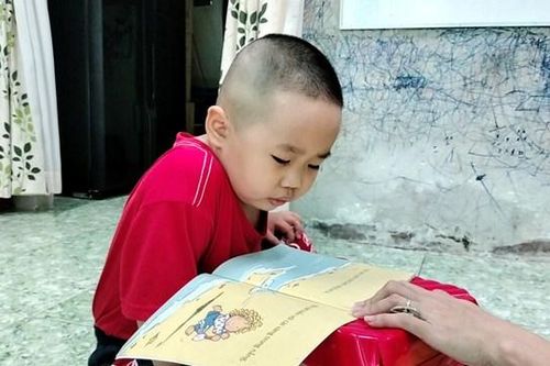 Cà Mau: Ngỡ ngàng trước biệt tài tính nhẩm, đọc tiếng Anh của bé trai 3 tuổi