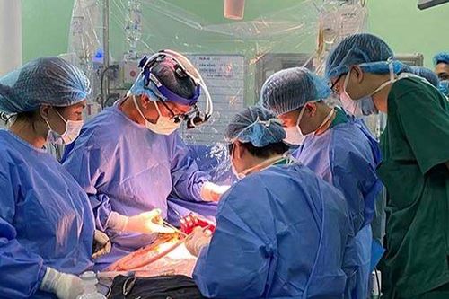 Giành sự sống cho bệnh nhi nhờ kỹ thuật khó bậc nhất trong ghép tạng