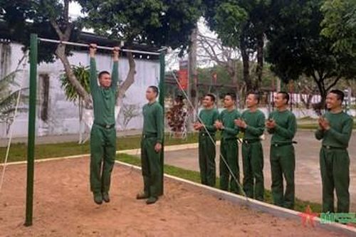 Giờ thứ 8 ở Trung đoàn 43