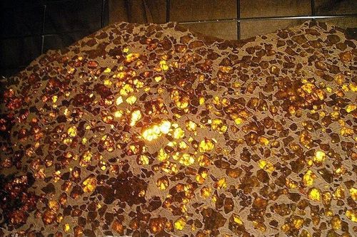 Lóa mắt thiên thạch lấp lánh như vàng ròng ở sa mạc Gobi