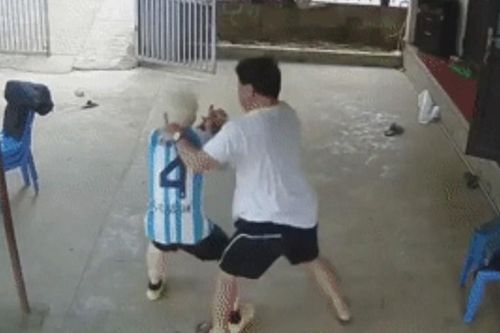 Vụ bé trai 14 tuổi bị hành hung: 'Hành vi côn đồ, coi thường pháp luật'