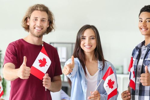 Canada gia hạn giấy phép lao động cho cử nhân quốc tế