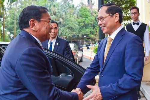 Bộ trưởng Ngoại giao Bùi Thanh Sơn đón, hội đàm với Phó Thủ tướng, Bộ trưởng Ngoại giao và Hợp tác quốc tế Campuchia Prak Sokhonn