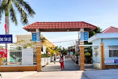 Kỷ luật một Hiệu trưởng Trường THCS - THPT ở Cà Mau