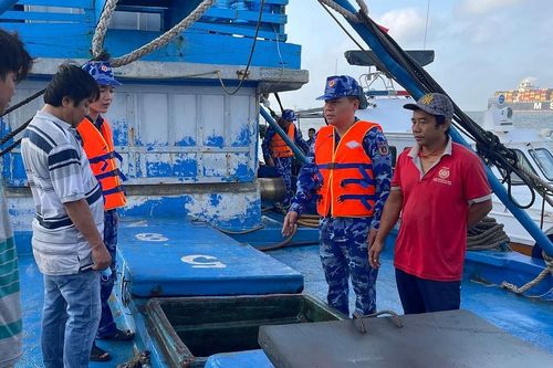 Tạm giữ tàu chở 60.000 lít dầu D.O không rõ nguồn gốc