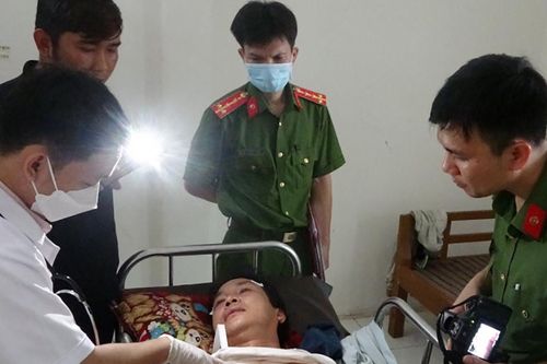 Khống chế nghi phạm đâm chết anh trai