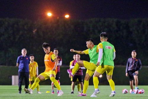 U23 Việt Nam nỗ lực làm quen với khung giờ thi đấu lúc nửa đêm