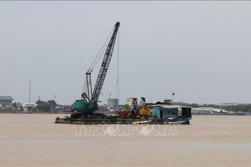 Đồng Tháp cam kết cung cấp 7,4 triệu m3 cát để làm đường cao tốc