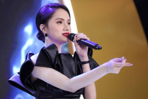 Dân mạng bất ngờ 'quay xe' ủng hộ Hương Giang giữa lúc bị chê bai giọng hát