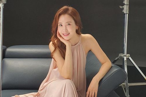 Vừa thông báo tin vui, một nữ diễn viên đã bị 'ném đá' vì 'quên gốc gác'