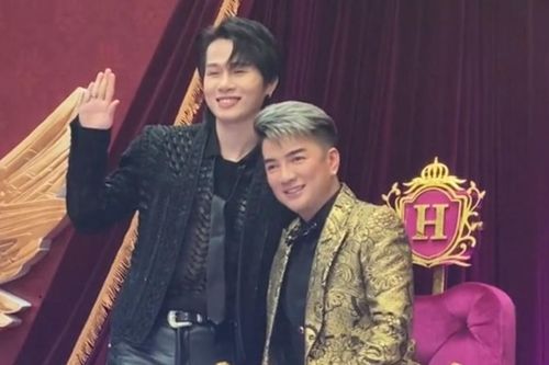 Dự thảm đỏ của Đàm Vĩnh Hưng, Jack nhận 'mưa lời khen' từ netizen vì hành động này dành cho đàn anh
