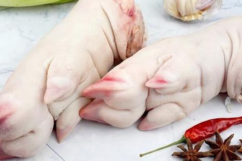 Mua chân giò heo nên chọn chân trước hay chân sau?
